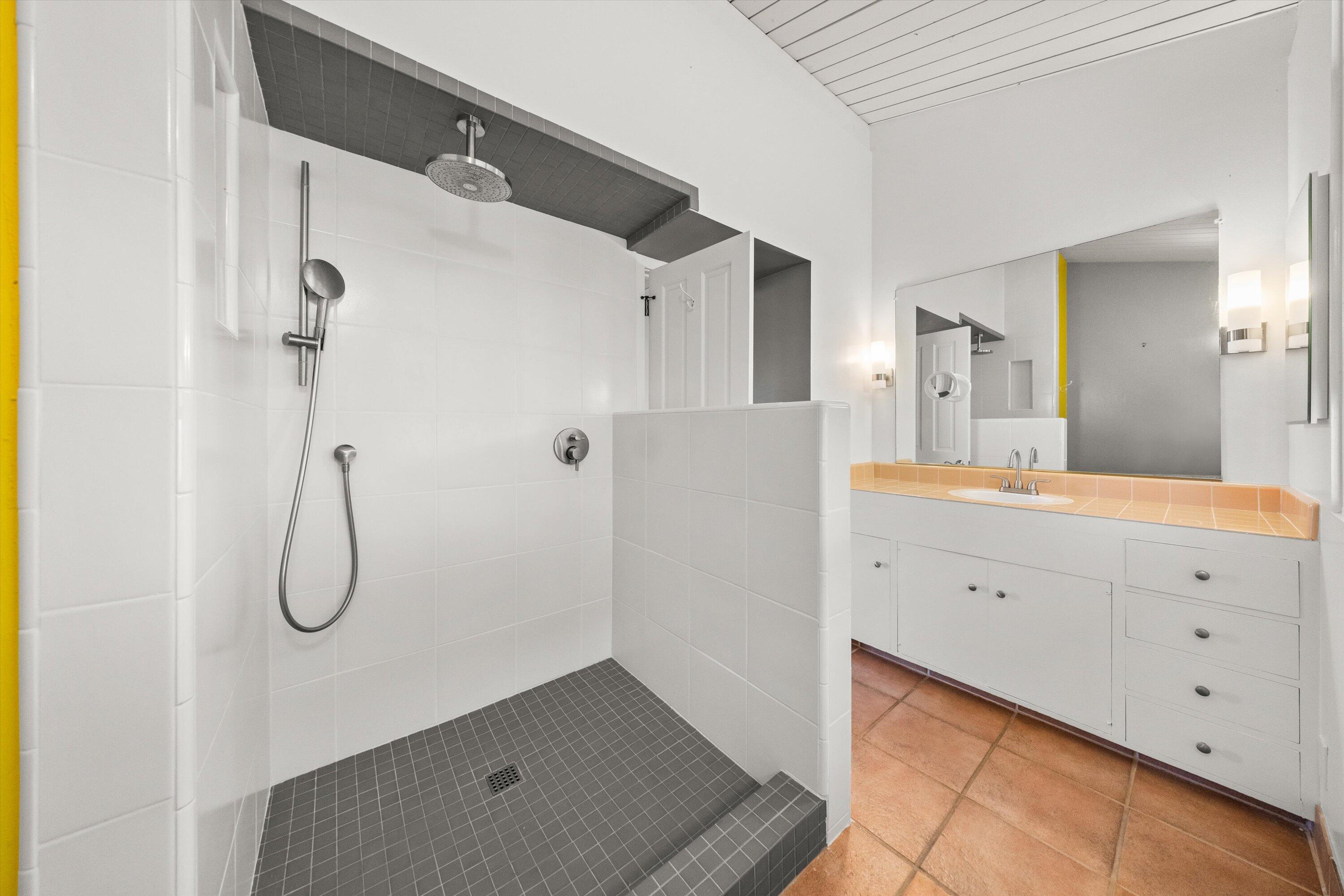 1055 Roble Lane