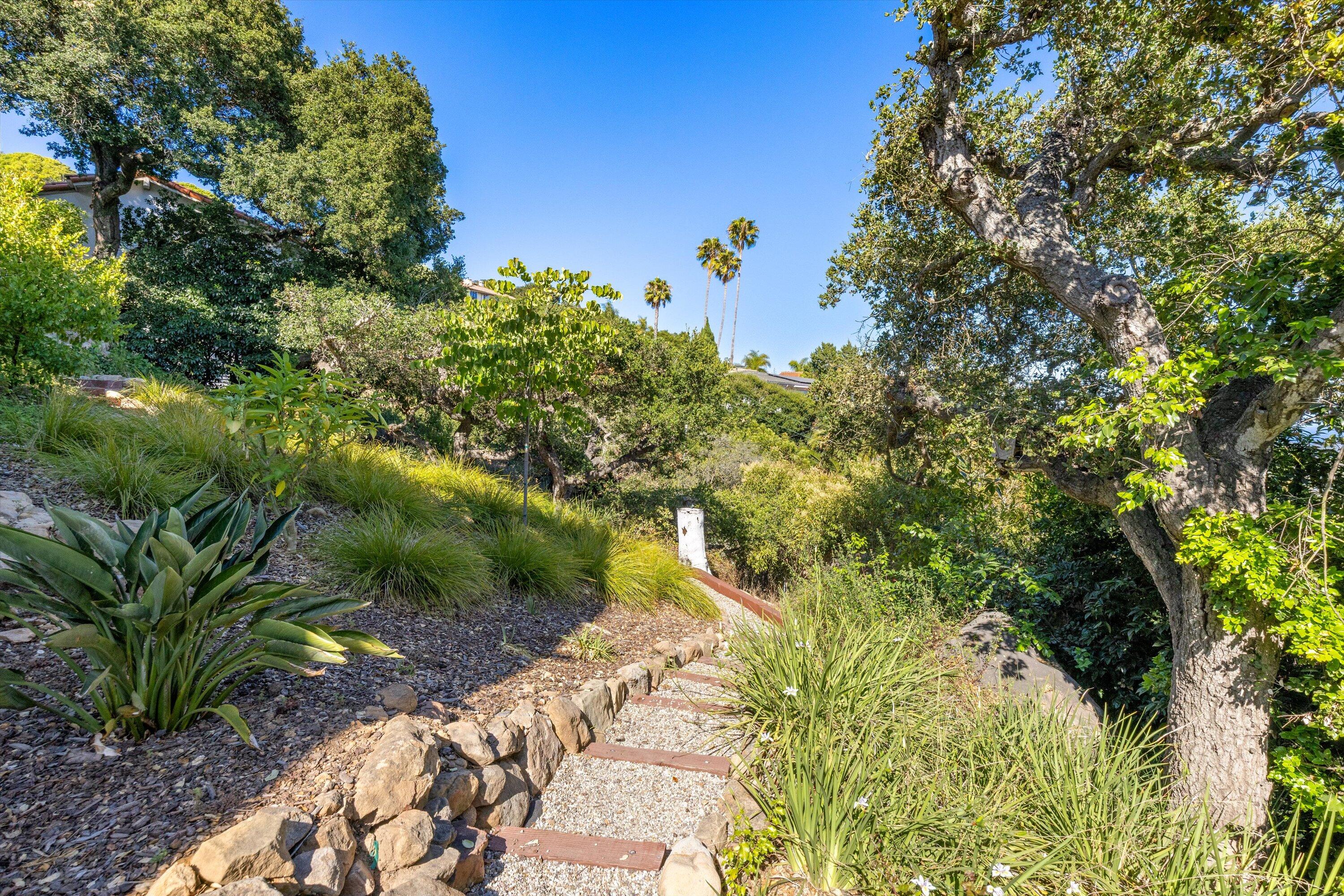 1055 Roble Lane