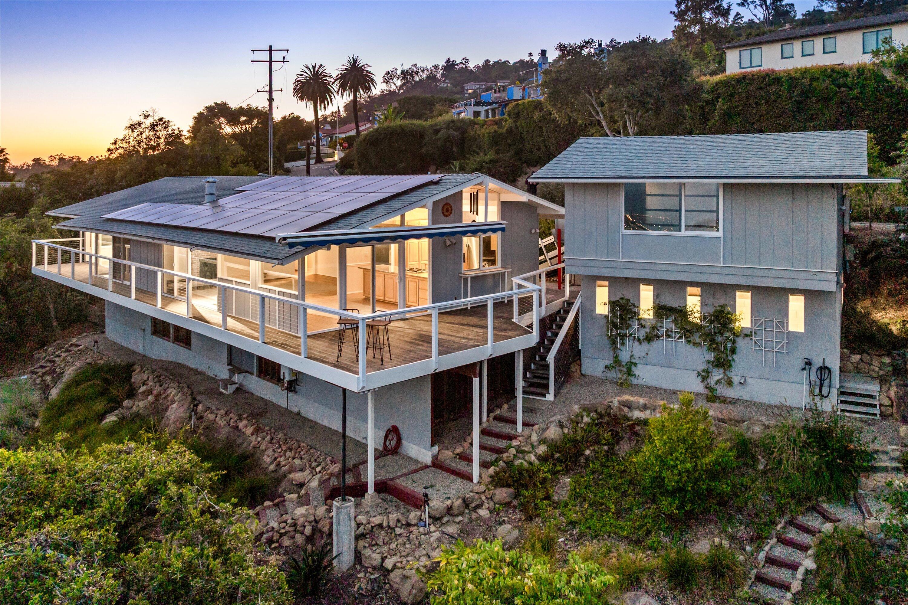 1055 Roble Lane