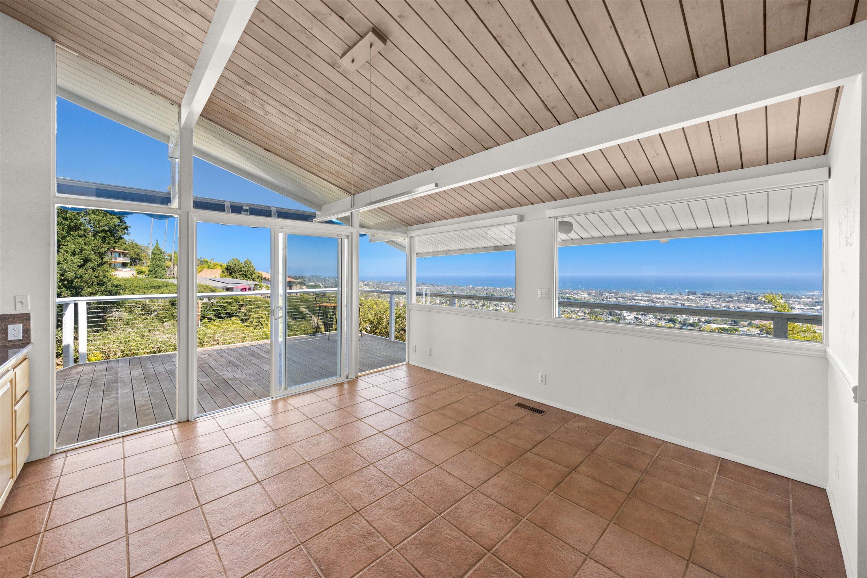 1055 Roble Lane