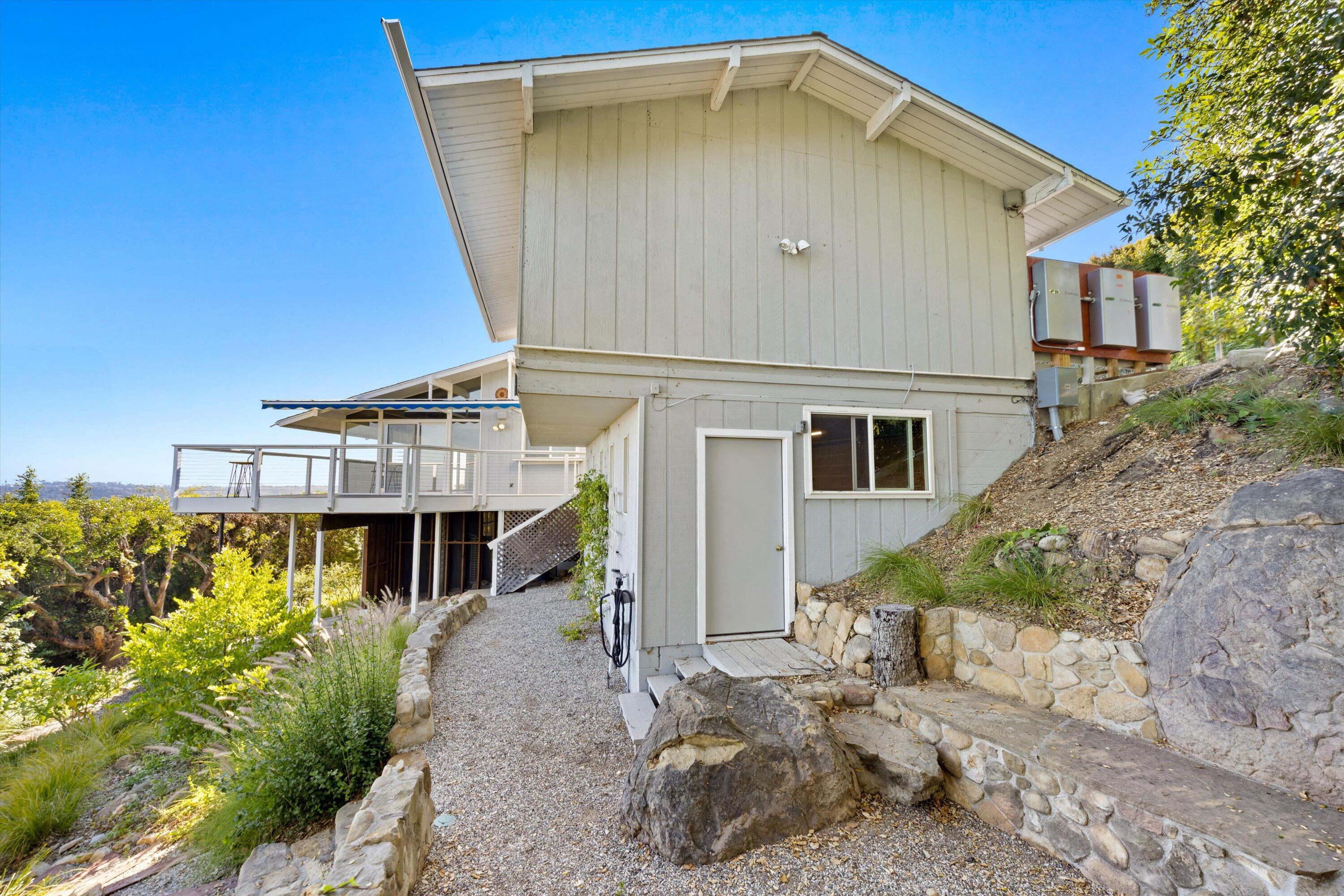 1055 Roble Lane