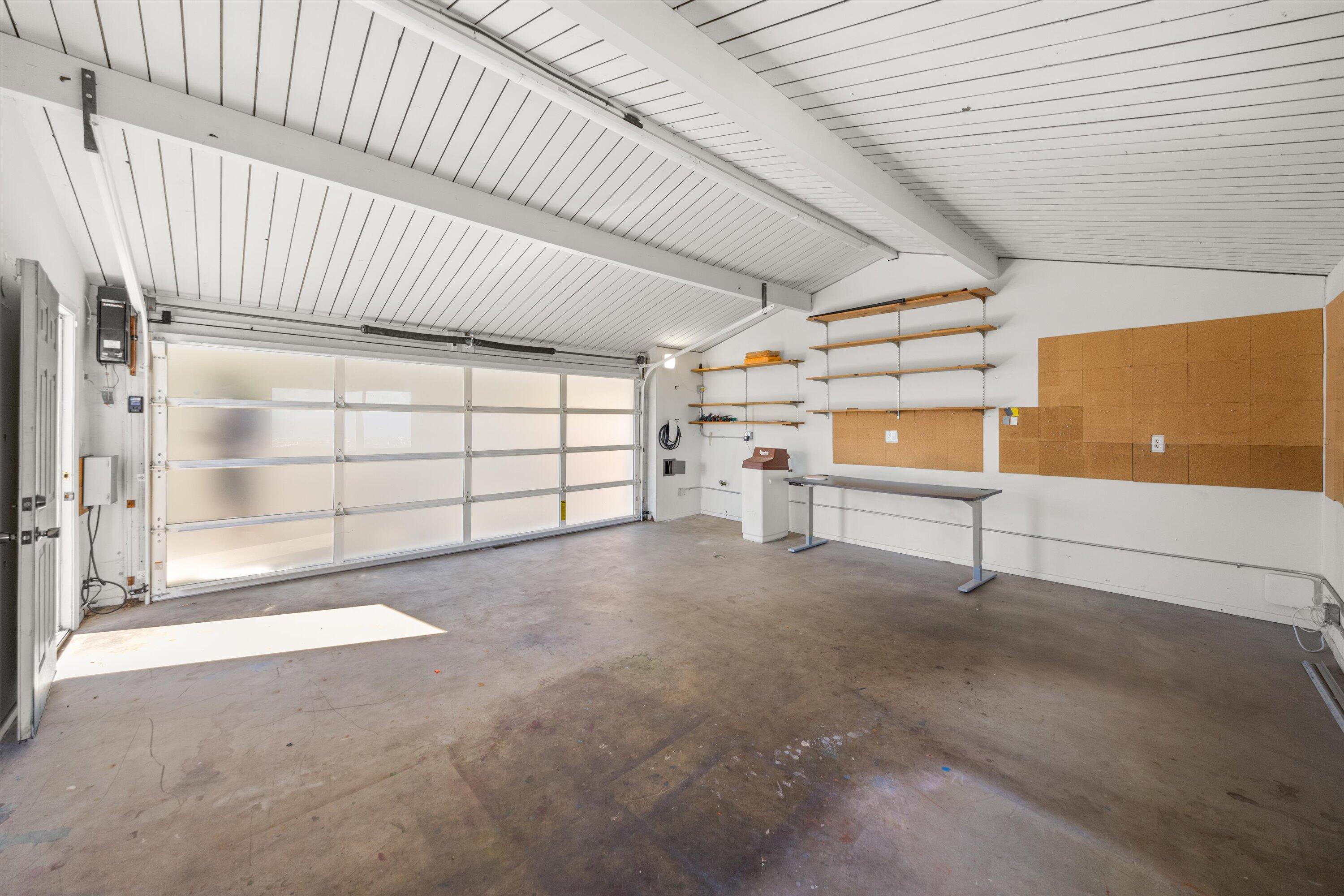 1055 Roble Lane