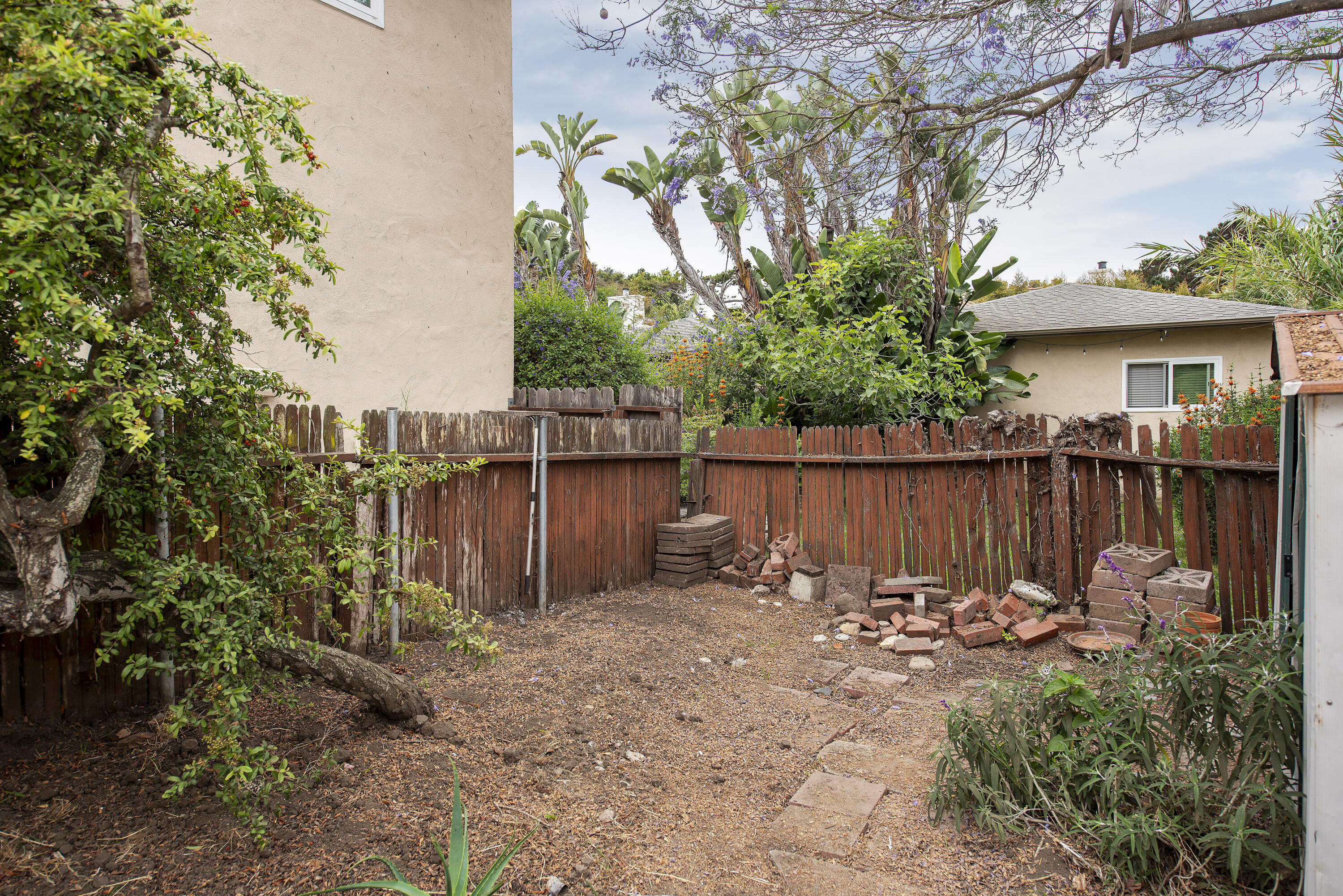 812 W W Figueroa Street