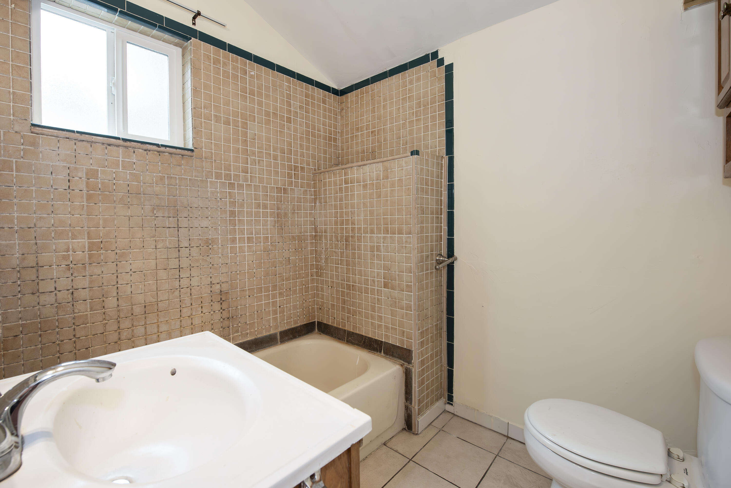 812 W W Figueroa Street
