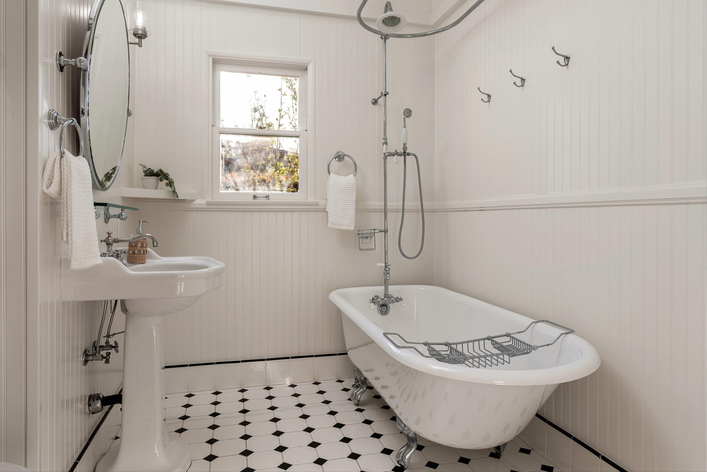 1545 Knoll Circle Drive