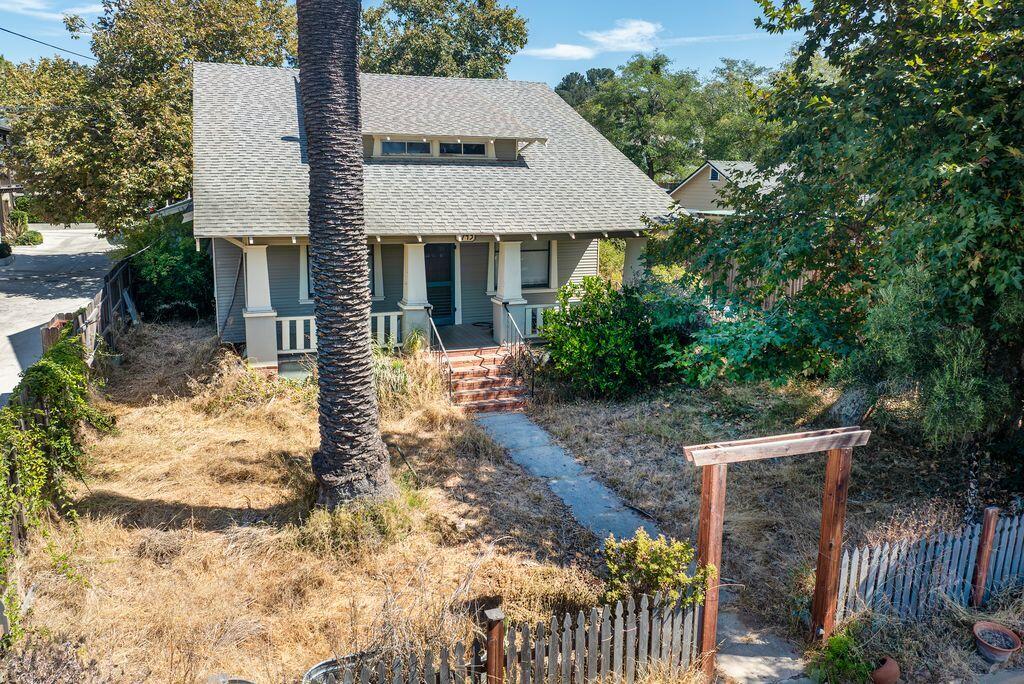1743 Laurel Avenue