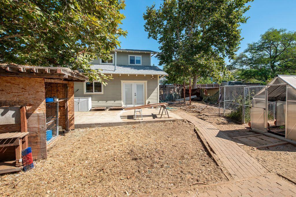 1743 Laurel Avenue