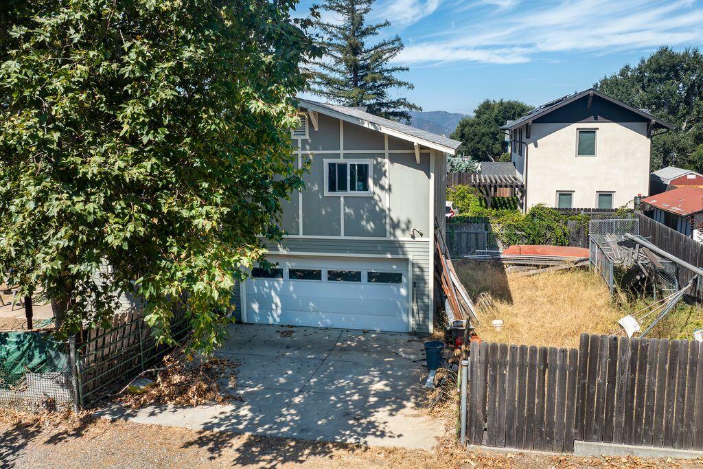 1743 Laurel Avenue