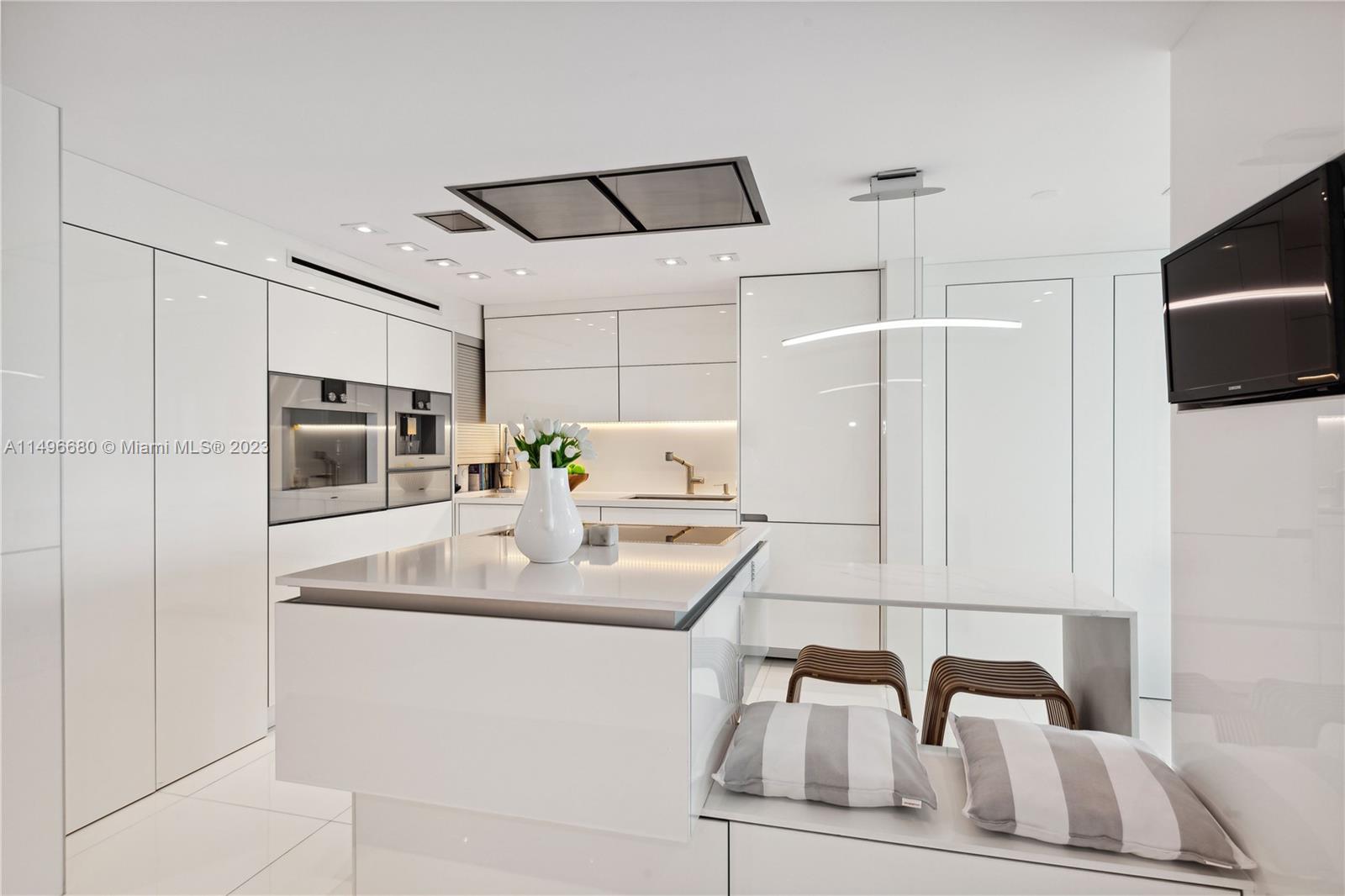 2127 Brickell Ave Unit: 1204