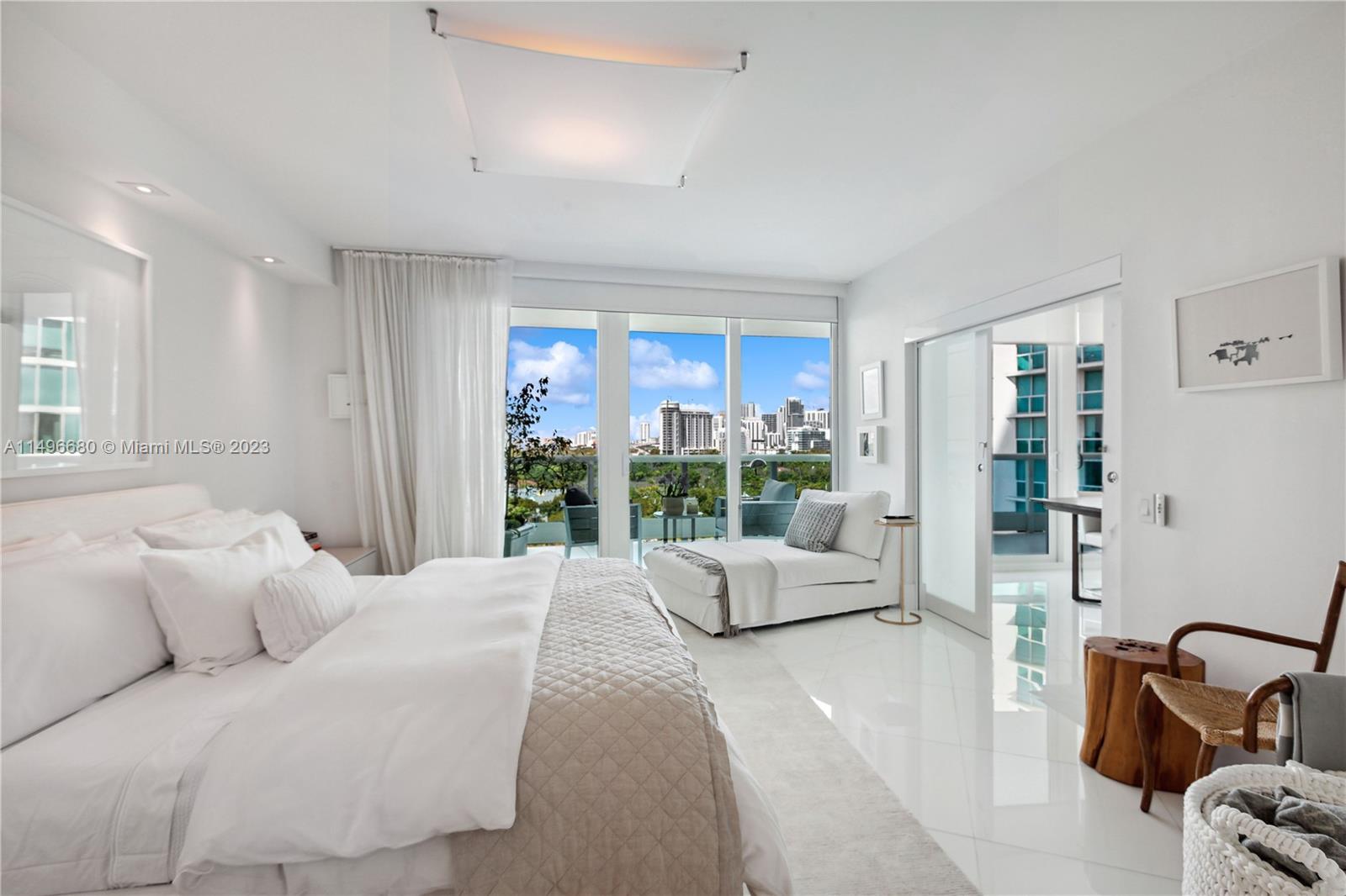 2127 Brickell Ave Unit: 1204