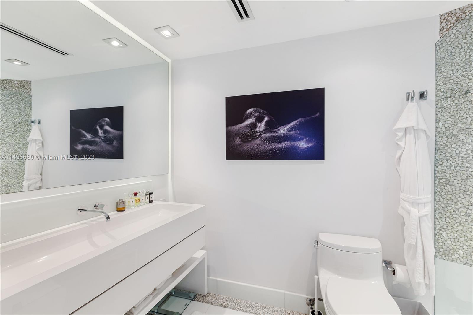2127 Brickell Ave Unit: 1204