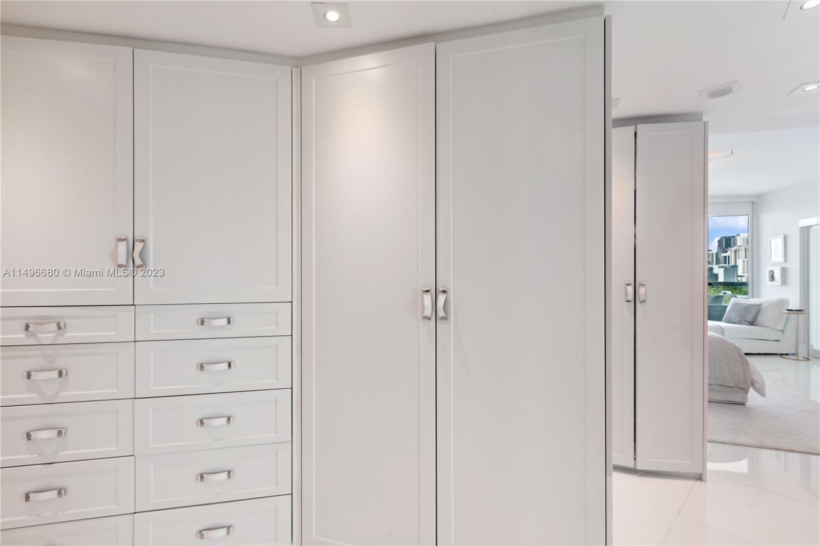 2127 Brickell Ave Unit: 1204