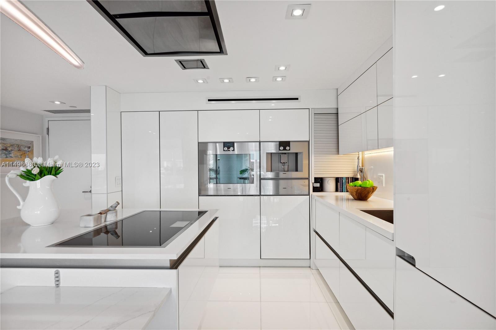 2127 Brickell Ave Unit: 1204