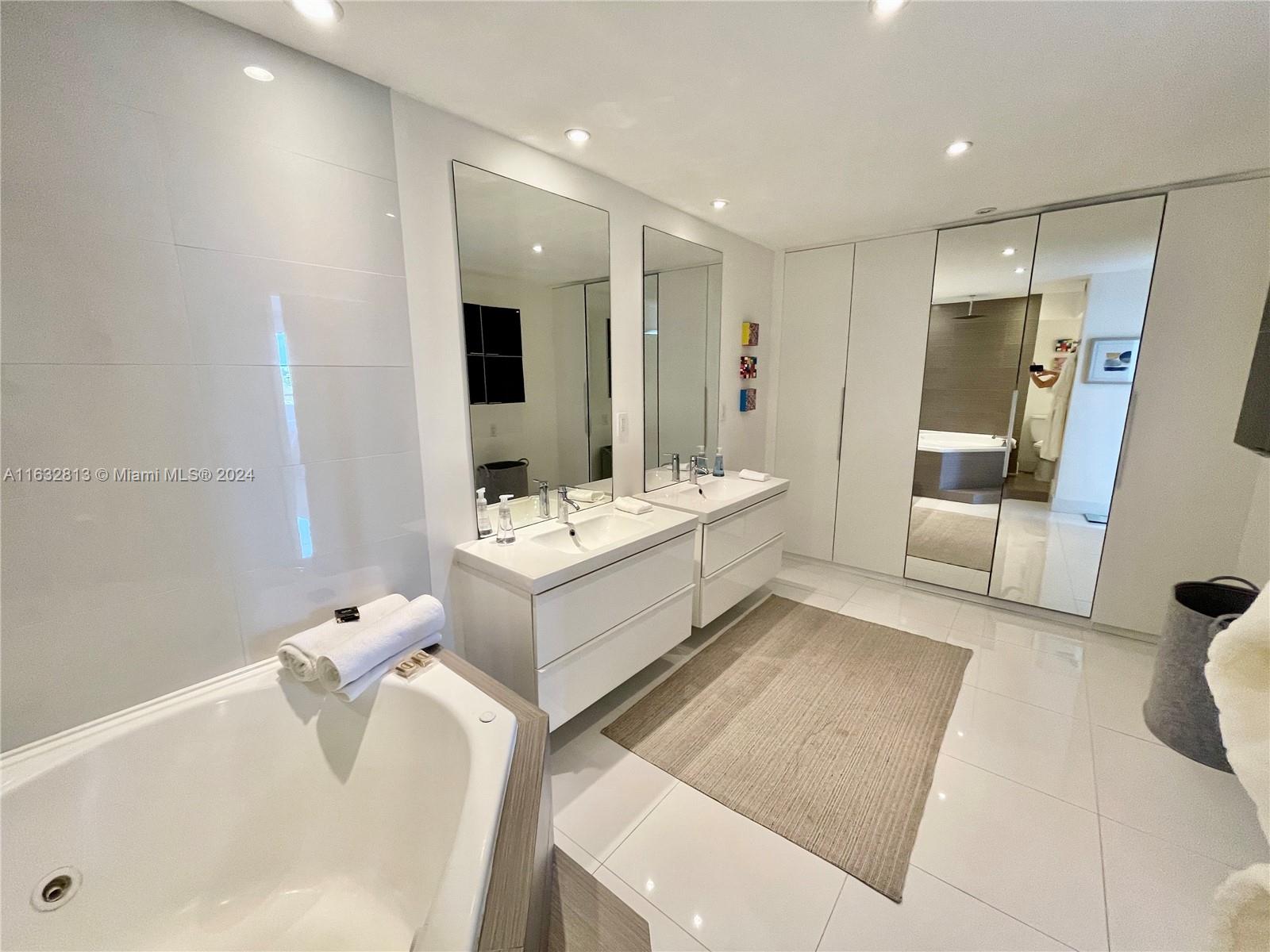 5161 Collins Ave # 1718