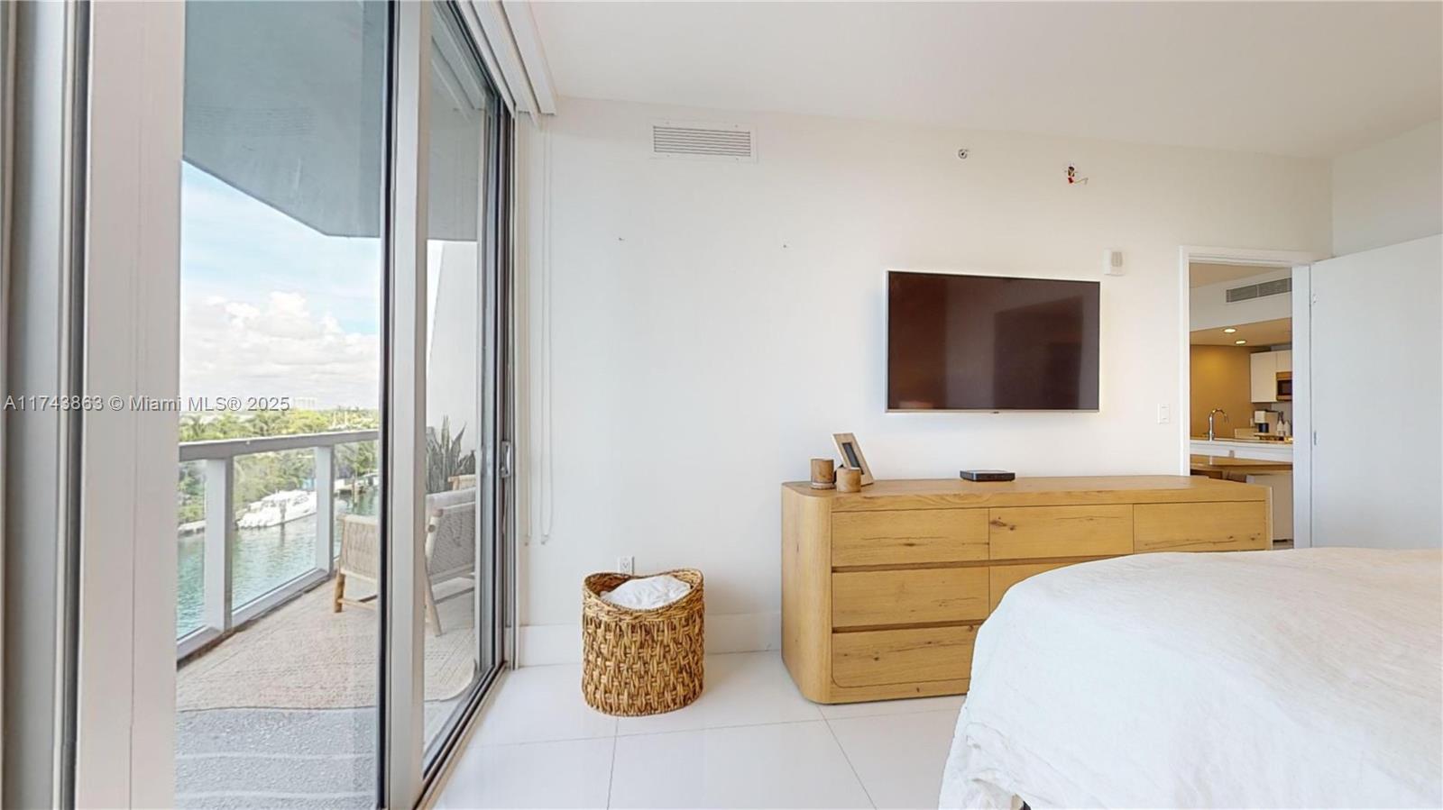 9940 W Bay Harbor Dr Unit: 5E-N