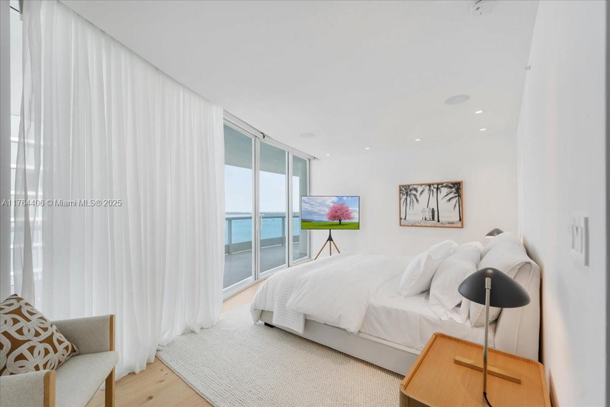 2127 Brickell Ave # 2301