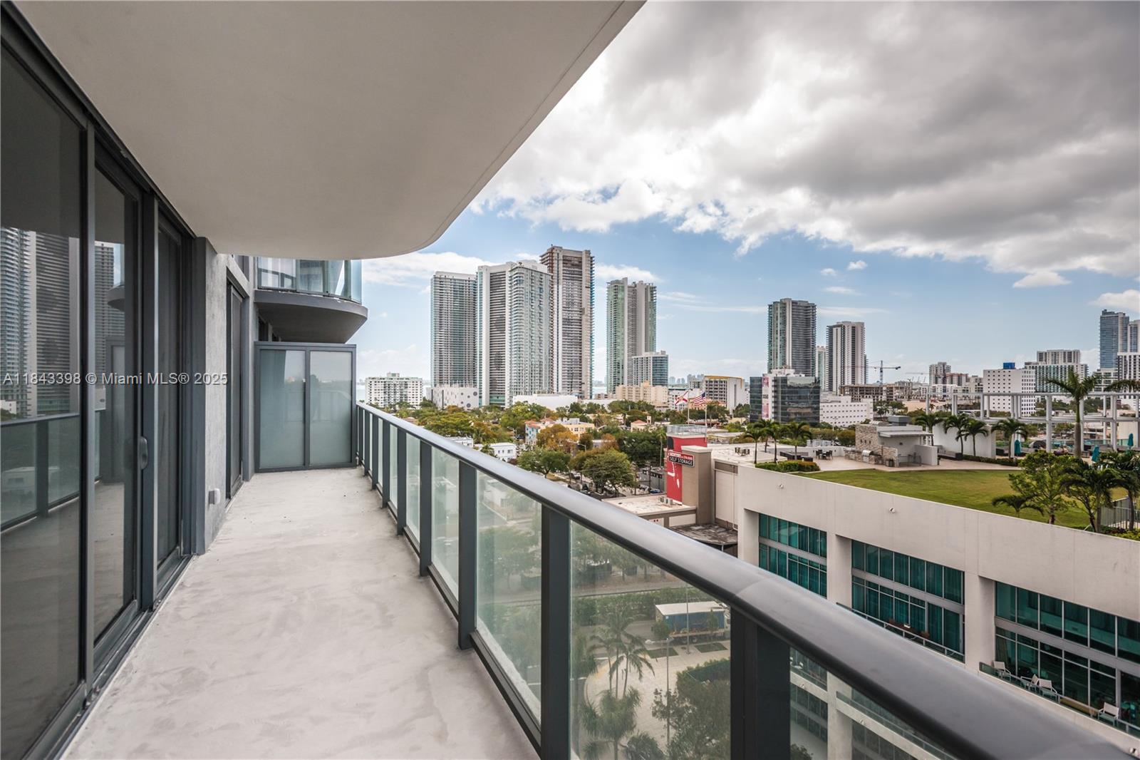 121 NE 34th St # 901