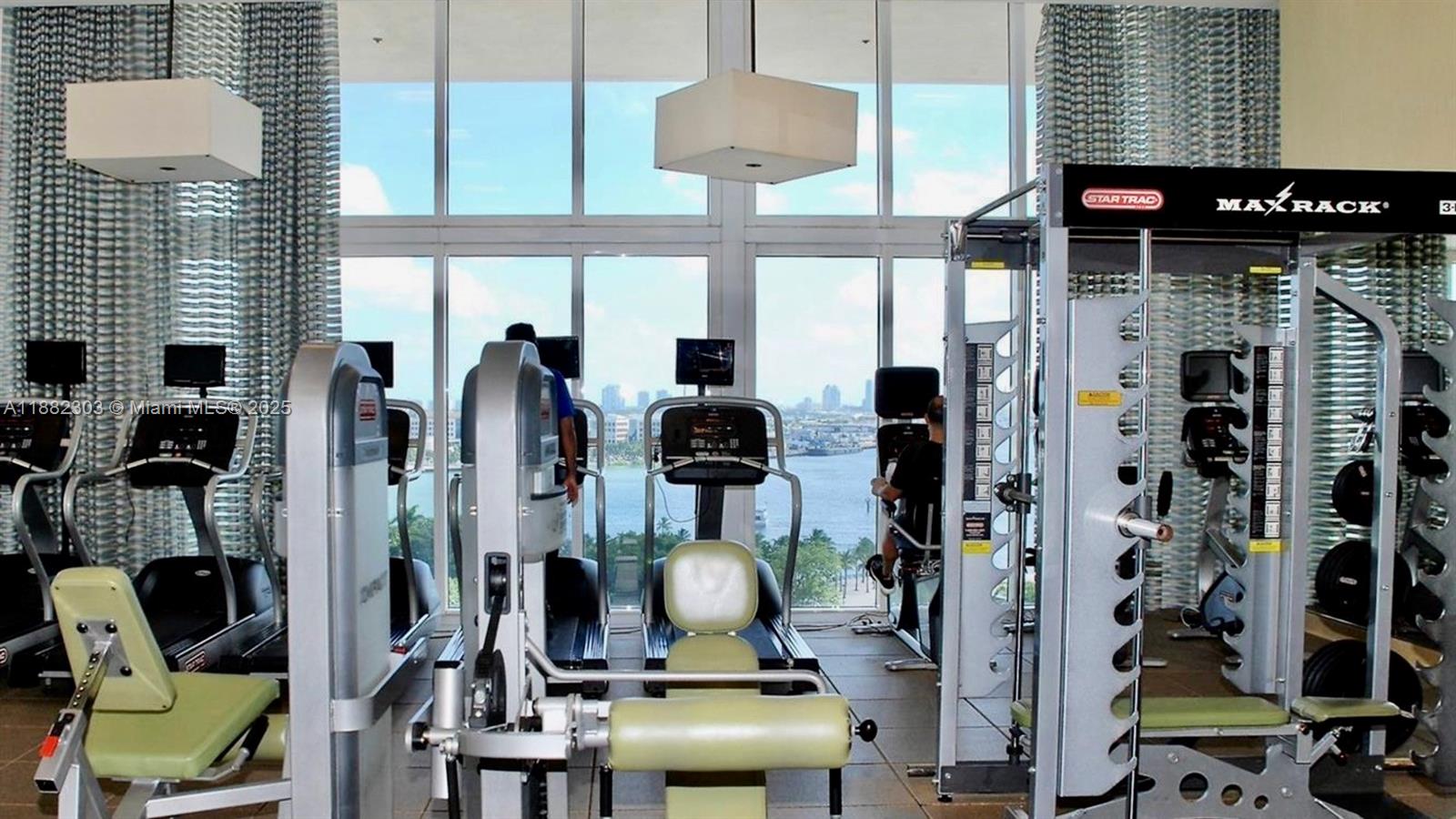 50 Biscayne Blvd # 3909