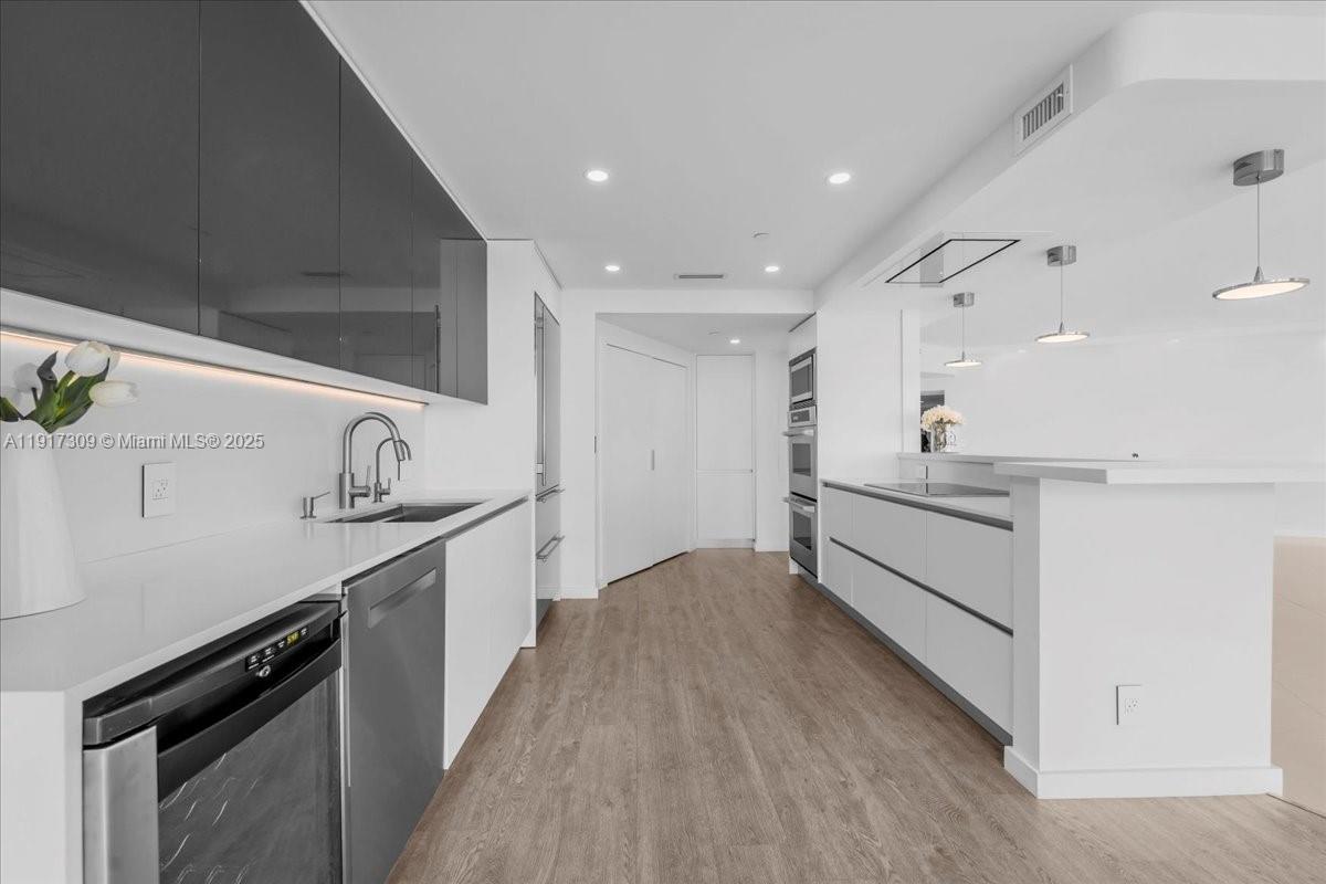 2127 Brickell Ave # 1701