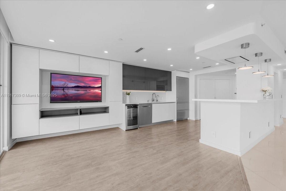 2127 Brickell Ave # 1701