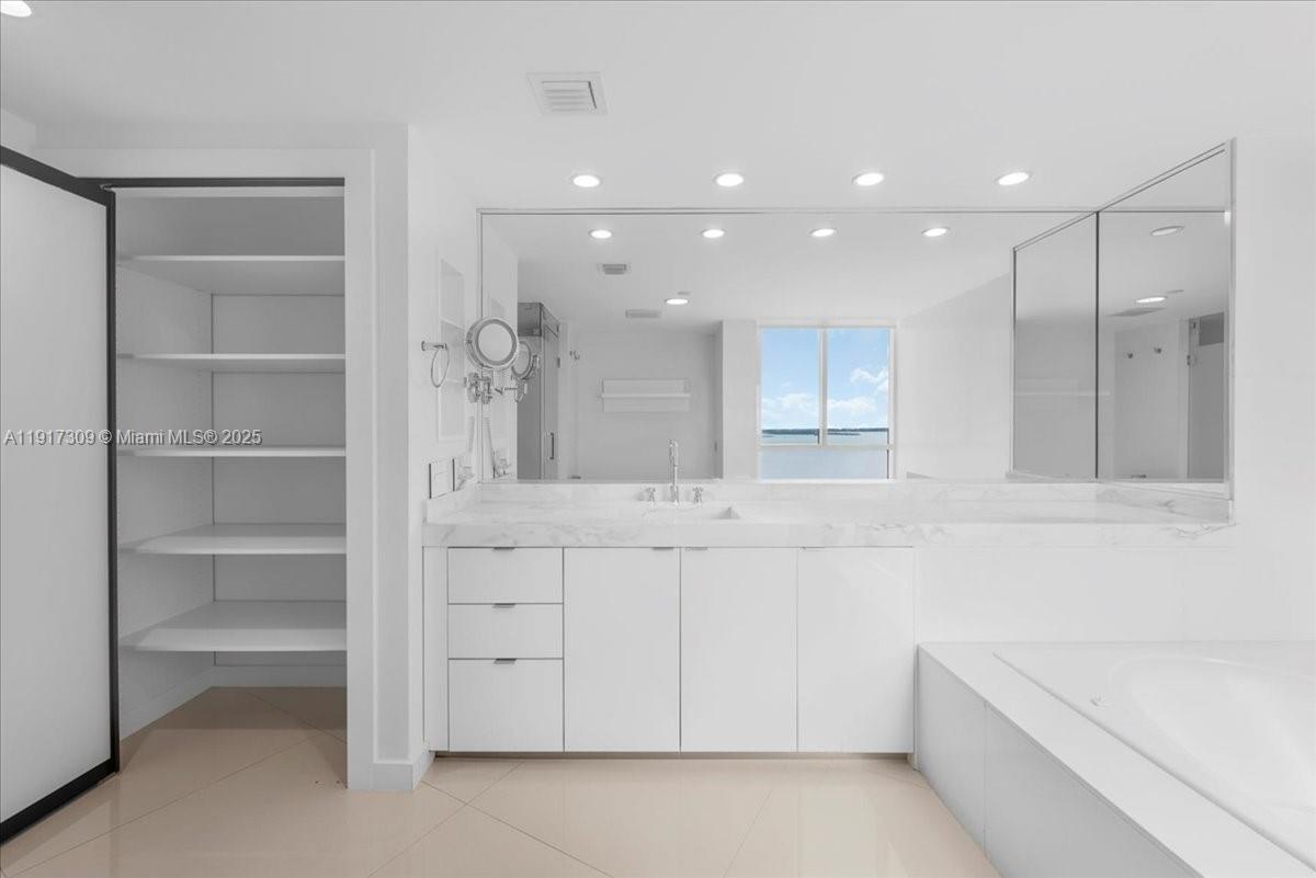 2127 Brickell Ave # 1701