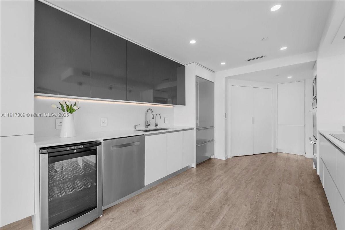 2127 Brickell Ave # 1701