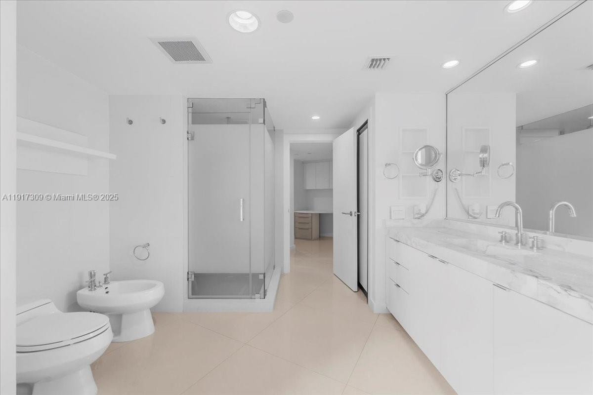 2127 Brickell Ave # 1701