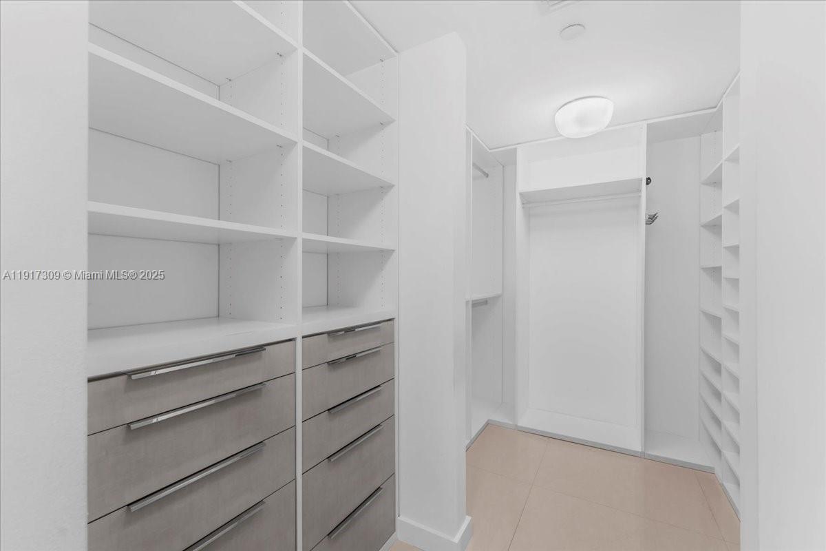 2127 Brickell Ave # 1701