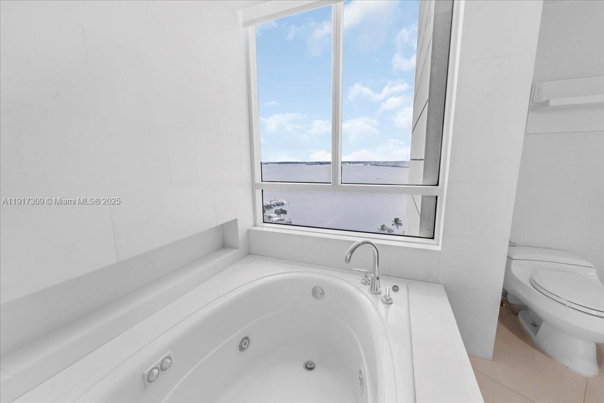 2127 Brickell Ave # 1701