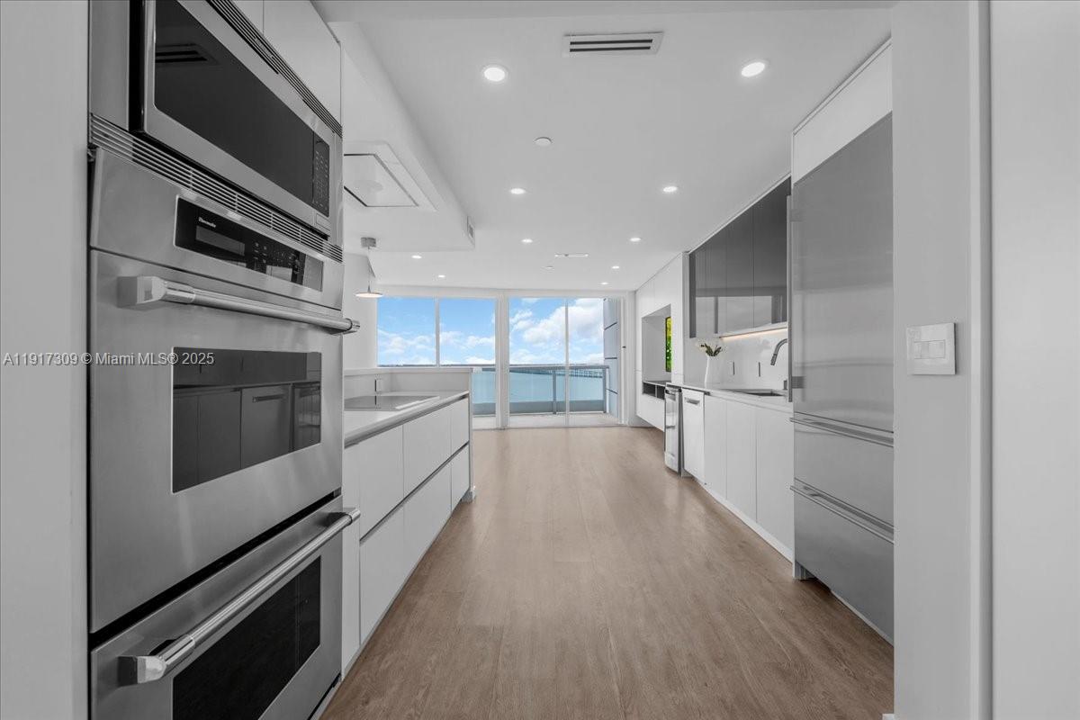 2127 Brickell Ave # 1701