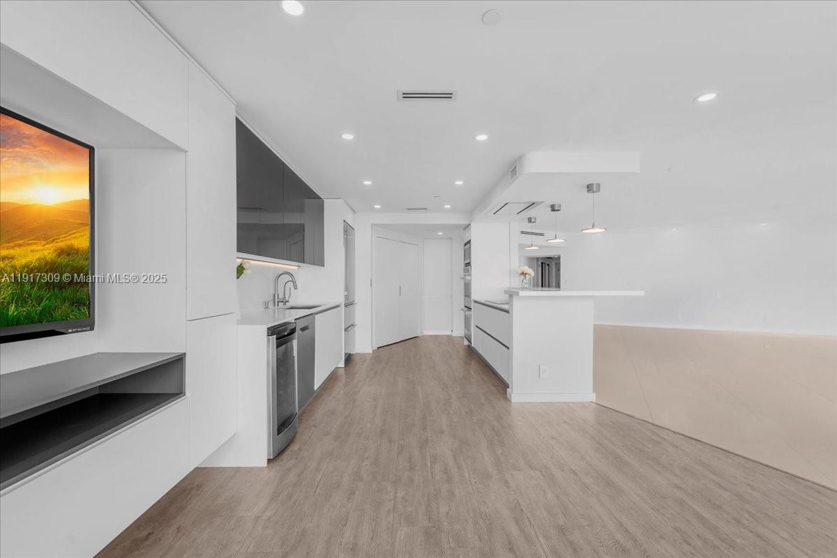 2127 Brickell Ave # 1701