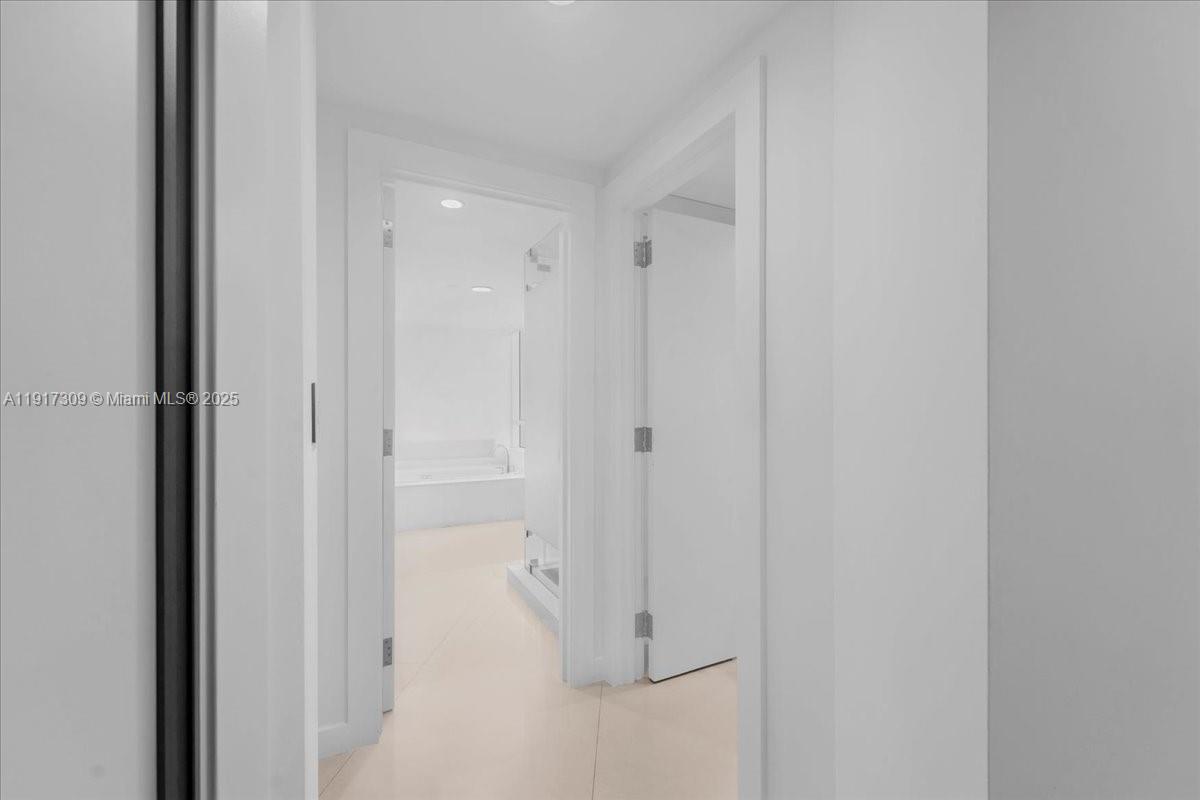 2127 Brickell Ave # 1701