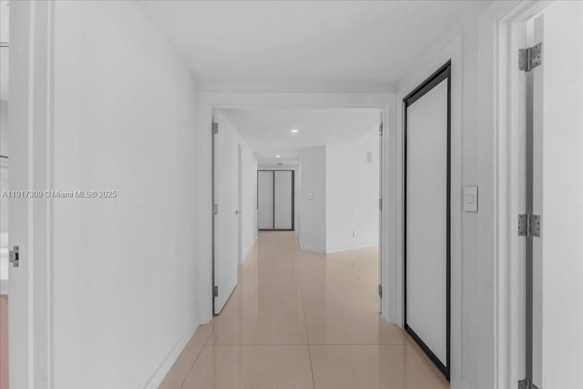 2127 Brickell Ave # 1701