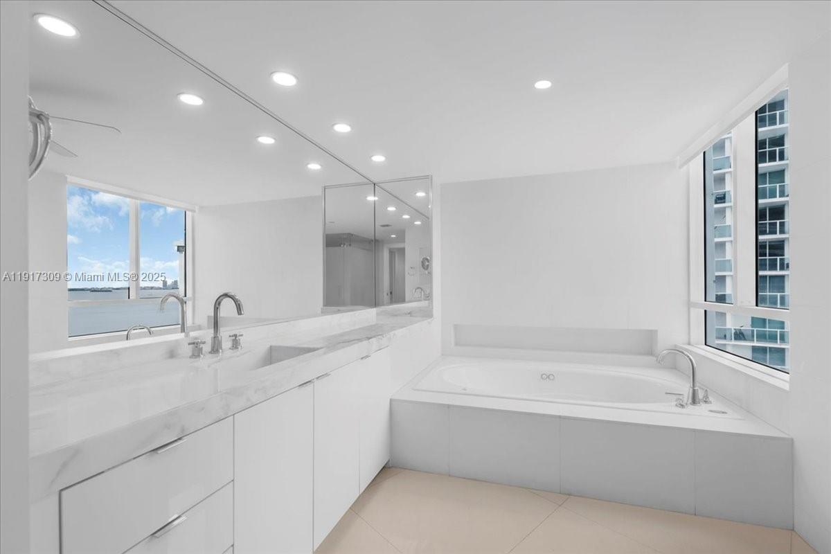 2127 Brickell Ave # 1701