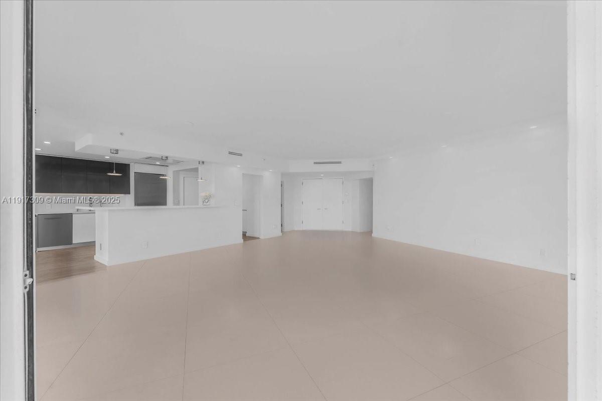 2127 Brickell Ave # 1701