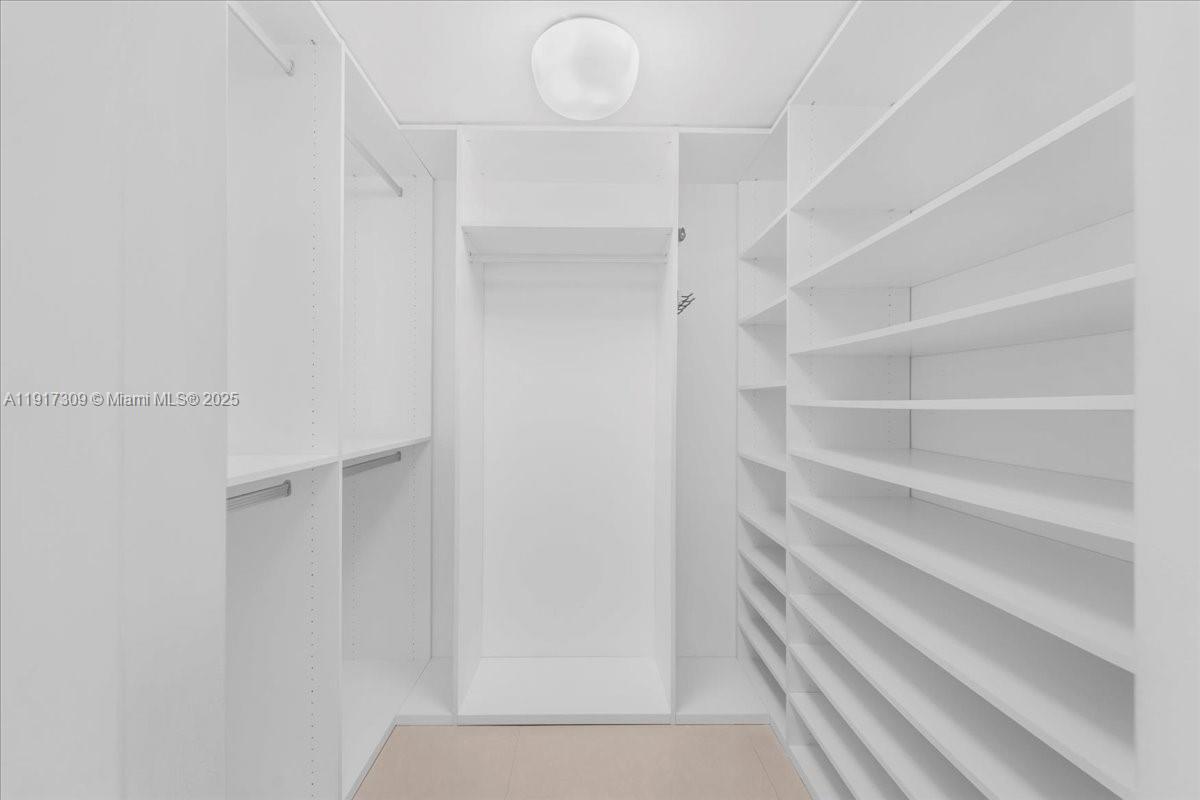 2127 Brickell Ave # 1701