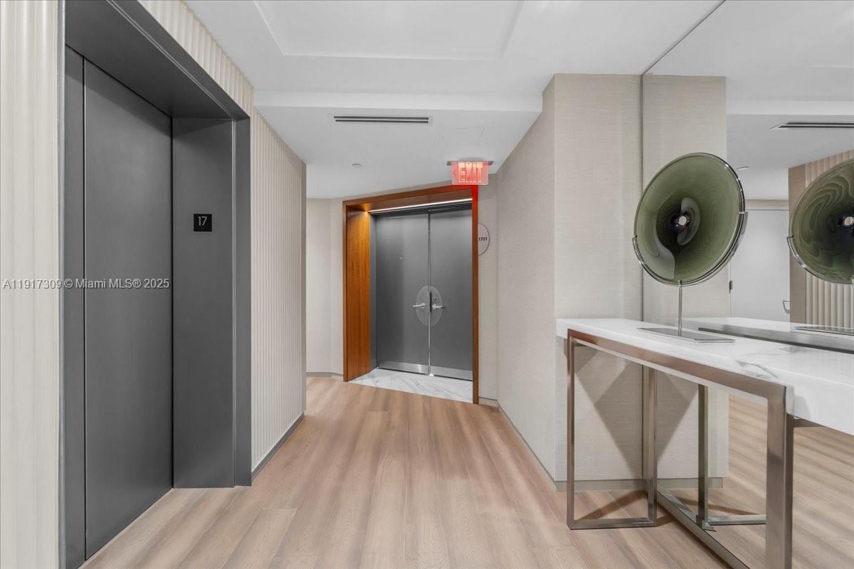 2127 Brickell Ave # 1701