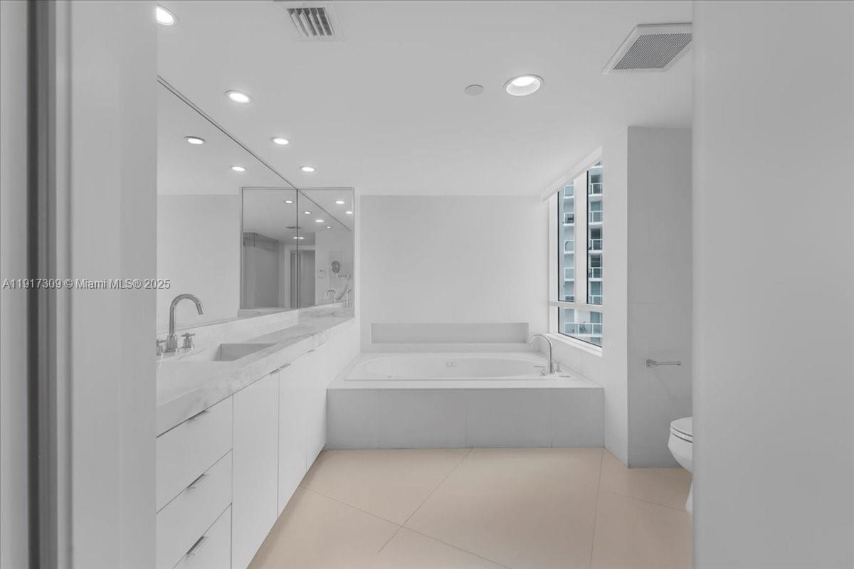 2127 Brickell Ave # 1701