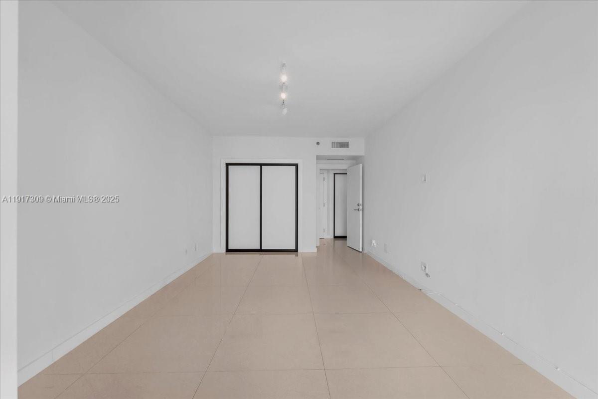 2127 Brickell Ave # 1701