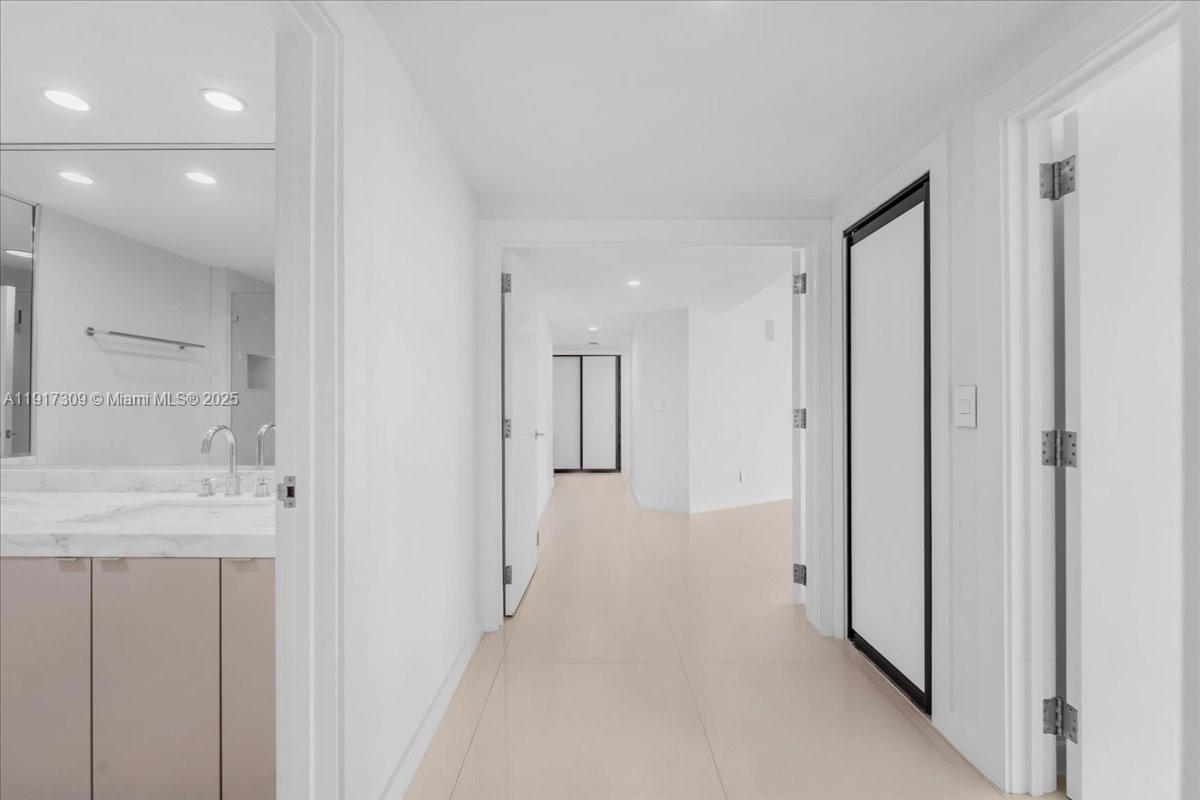 2127 Brickell Ave # 1701