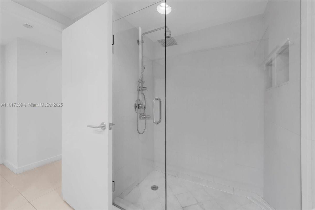 2127 Brickell Ave # 1701