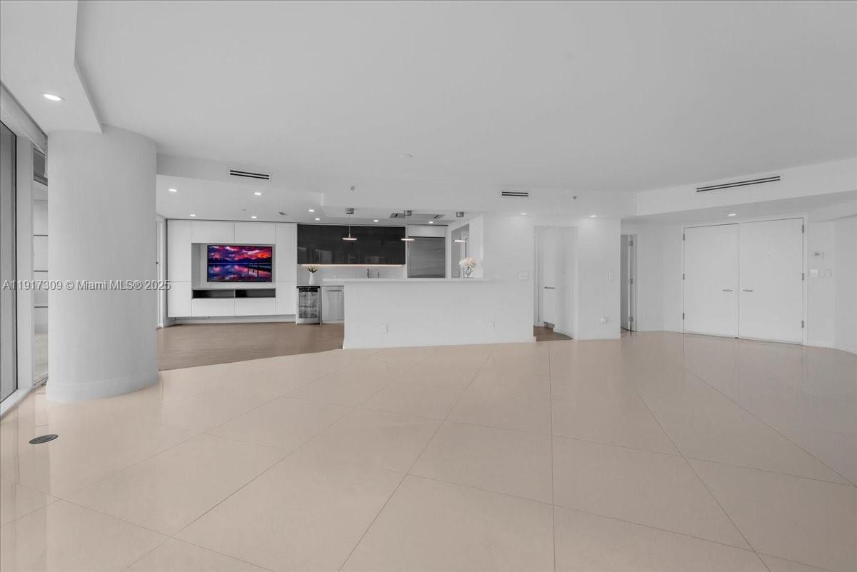 2127 Brickell Ave # 1701