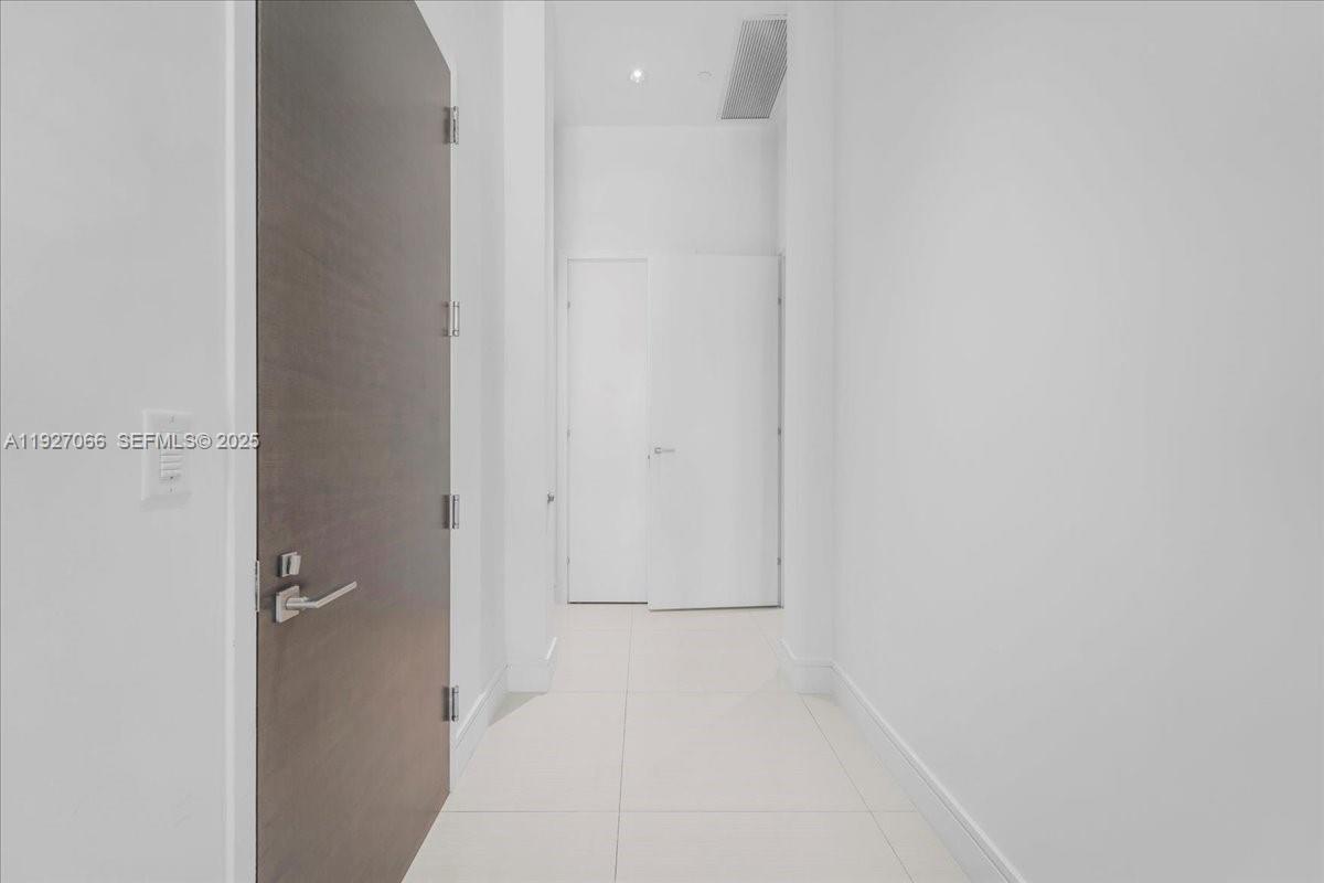 3250 NE 188th St # 103