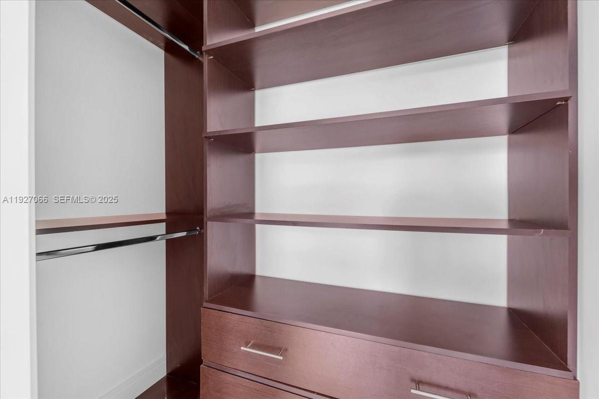 3250 NE 188th St # 103