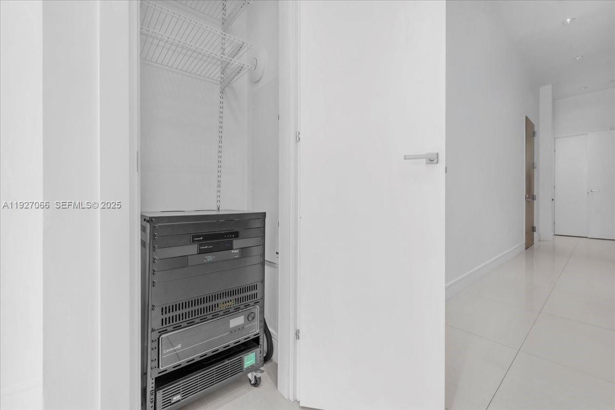 3250 NE 188th St # 103