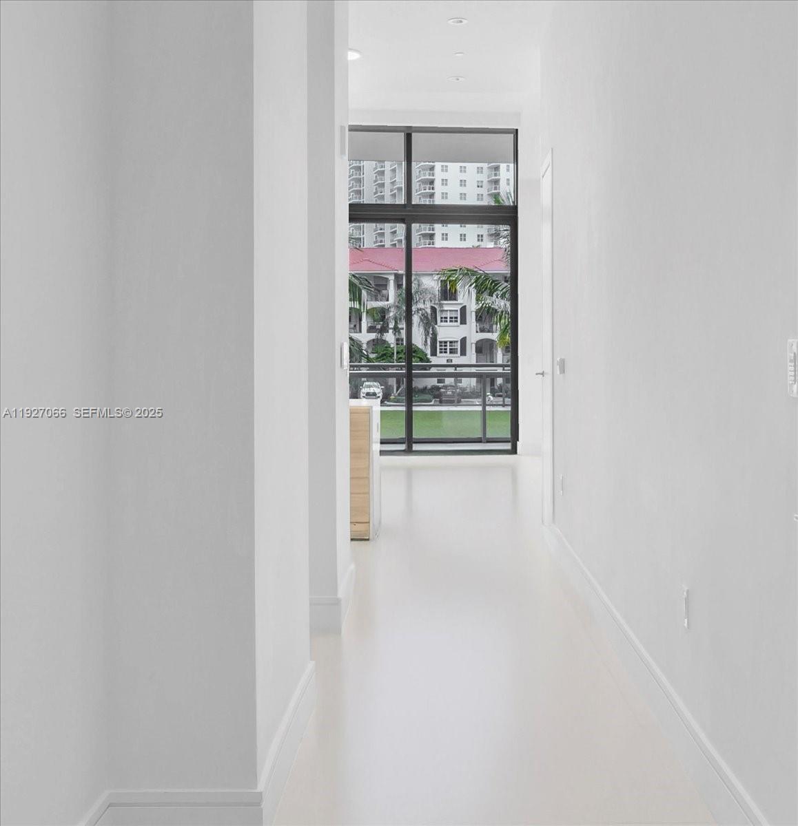 3250 NE 188th St # 103