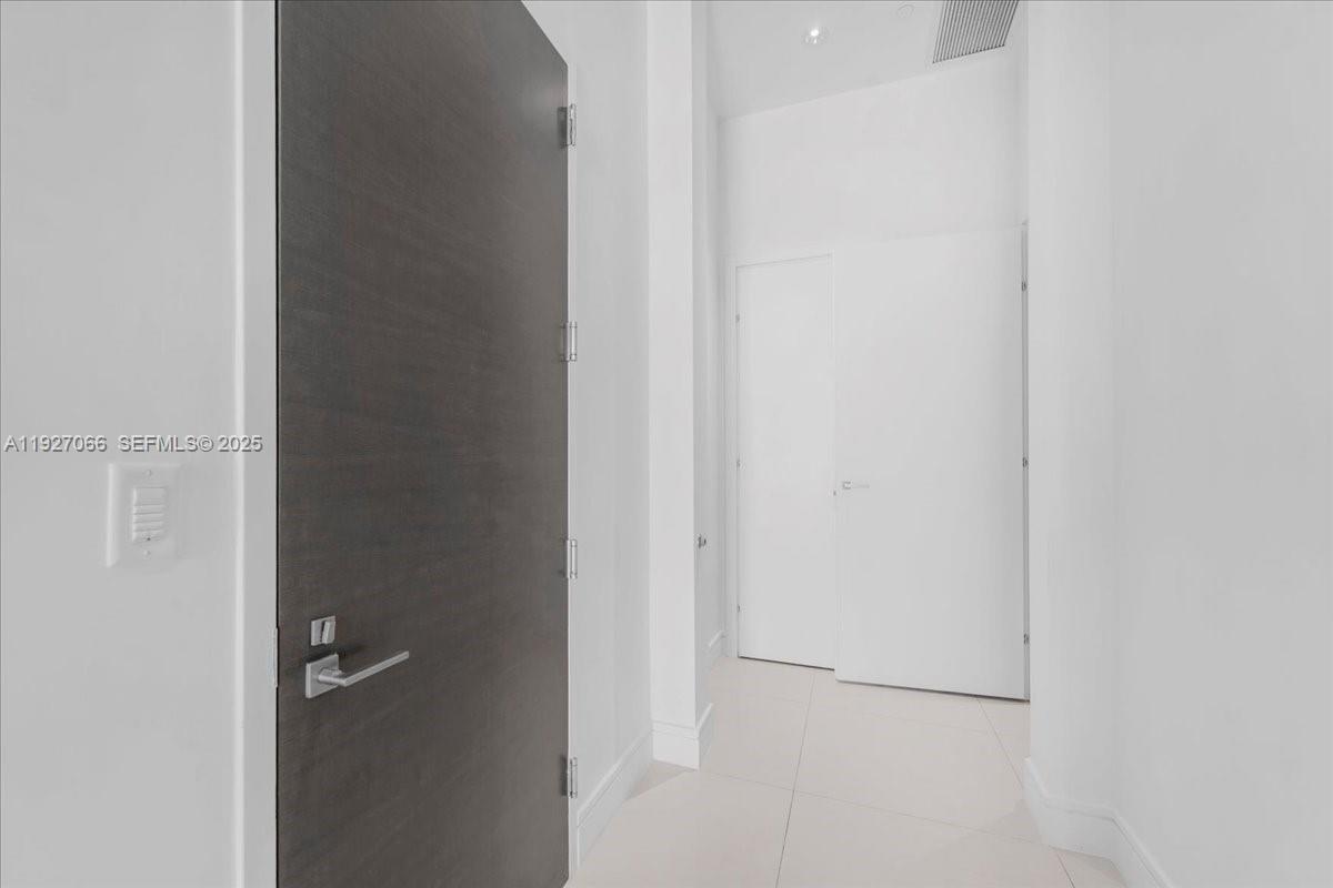 3250 NE 188th St # 103