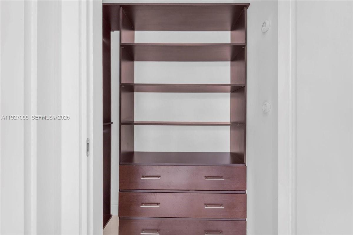 3250 NE 188th St # 103