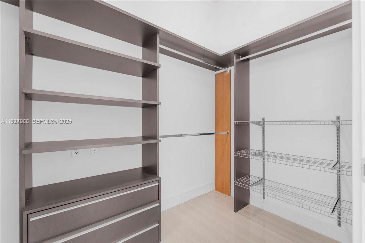 3250 NE 188th St # 103