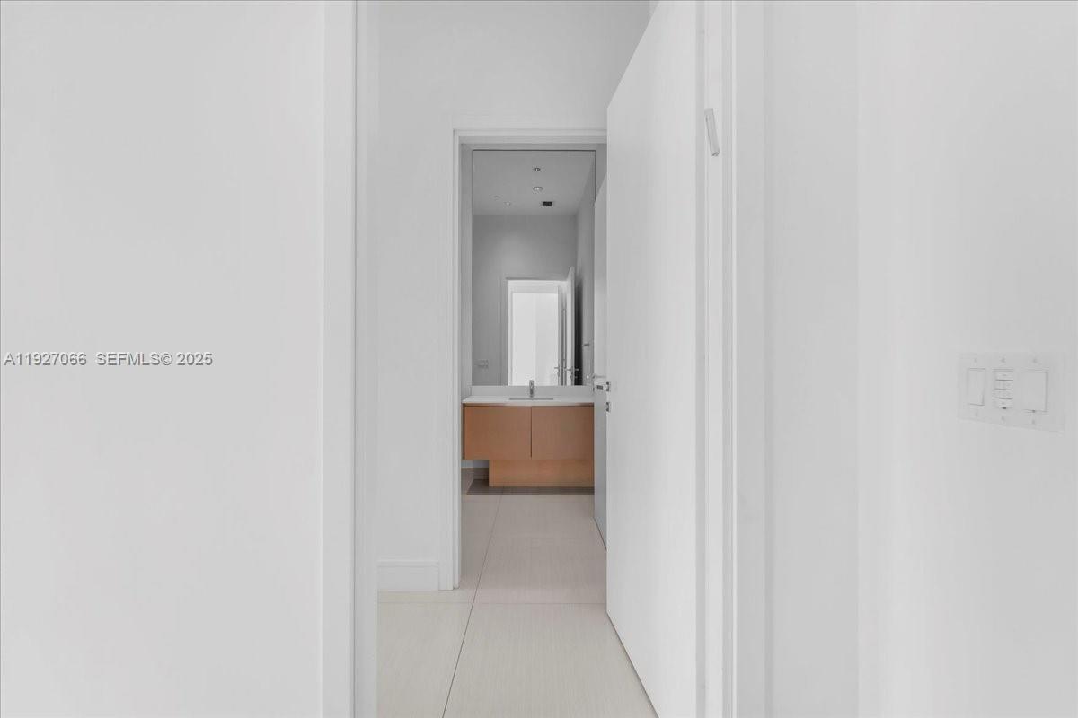 3250 NE 188th St # 103